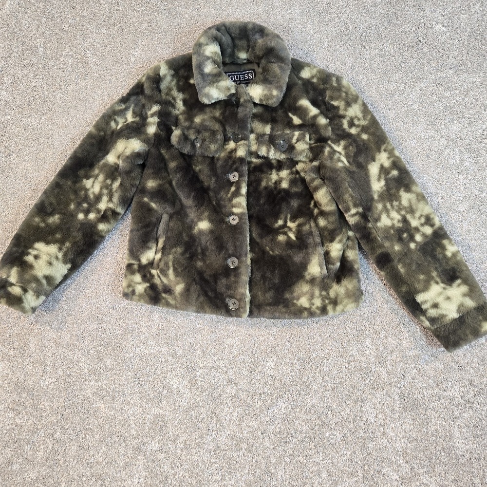 Guess Womans Camo Faux Fur Coat Jacket Size Small Buttons Soft Lined